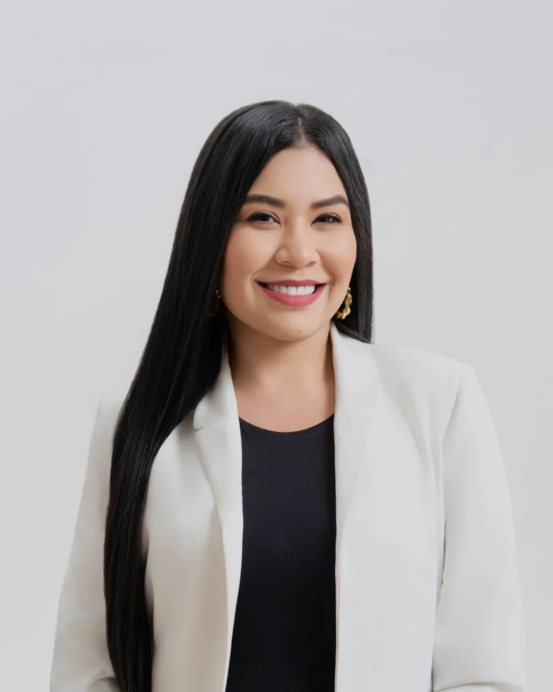 July Domínguez, Gestora comercial · Especialista en Salud y Vida